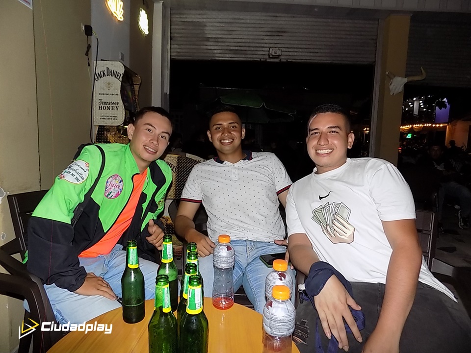 Tres Potrillos Bar